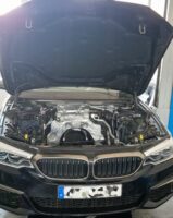 Front Seite M550i G30 mit N63B44 Motor von BMW