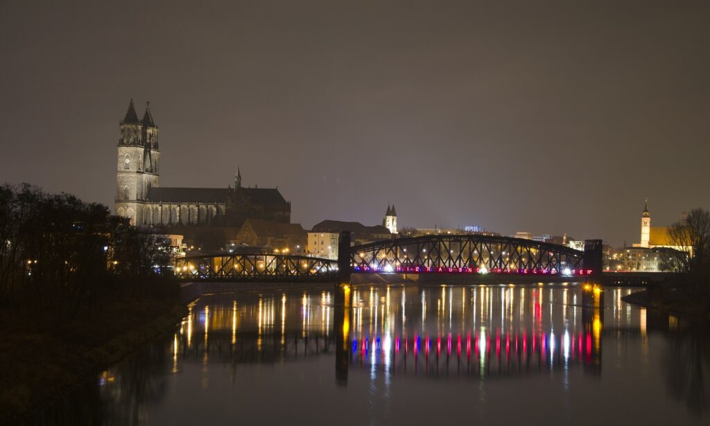 Magdeburg, Dom + Brücke, Bild von Sabine Kroschel auf Pixabay