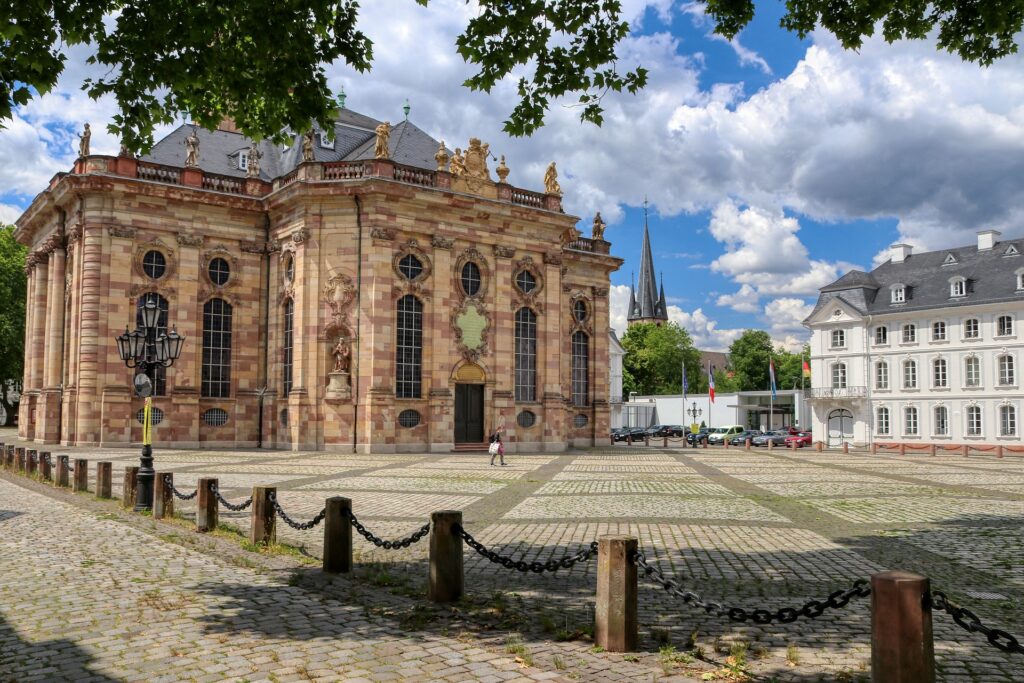 Saarbrücken, Ludwigskirche, Bild von Alexander Fox PlaNet Fox auf Pixabay