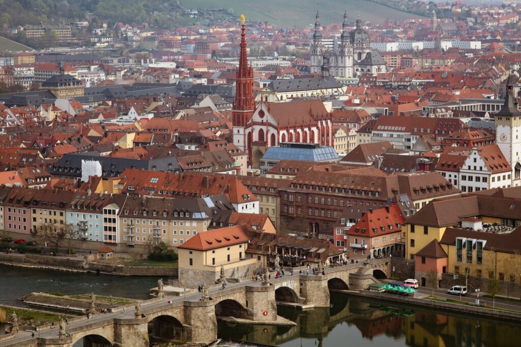 Würzburg, Main Brücke, Bild von Petra auf Pixabay