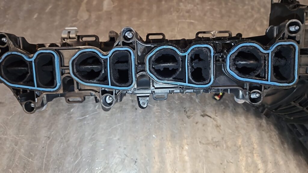 Ansaugbrücke sehr voll, mit Verkokung, BMW 320d G21 B47 Motor