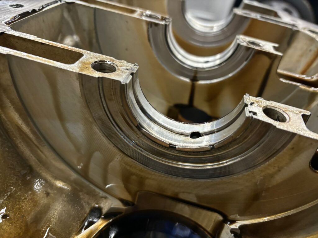 Führungslagerschale abgeschliffen beim N20B20A Motor aus dem Z4 E89