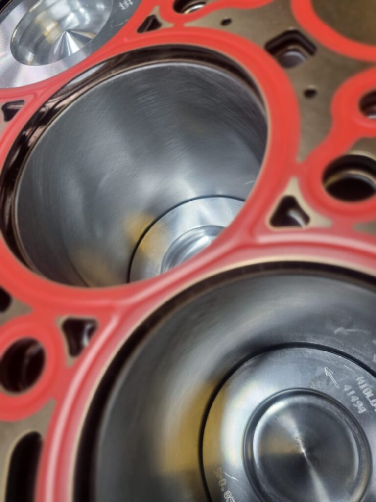 Zylinder mit Kolben und Dichtung B47D20B