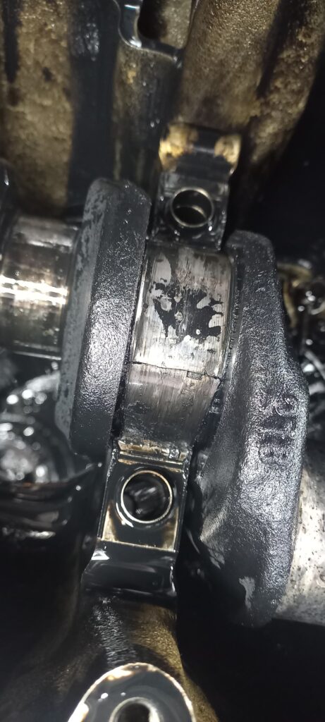 Festgebackene und mitgedrehter Hauptlagerschalen vom S62