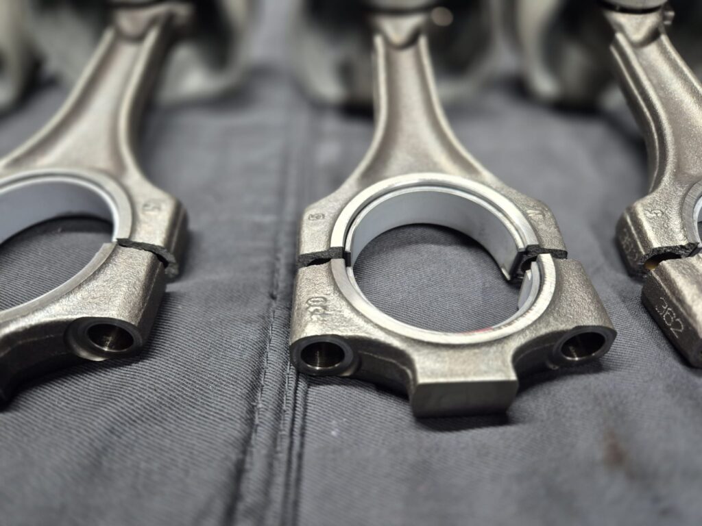 Neue Lagerschalen im Pleuellager vom S62