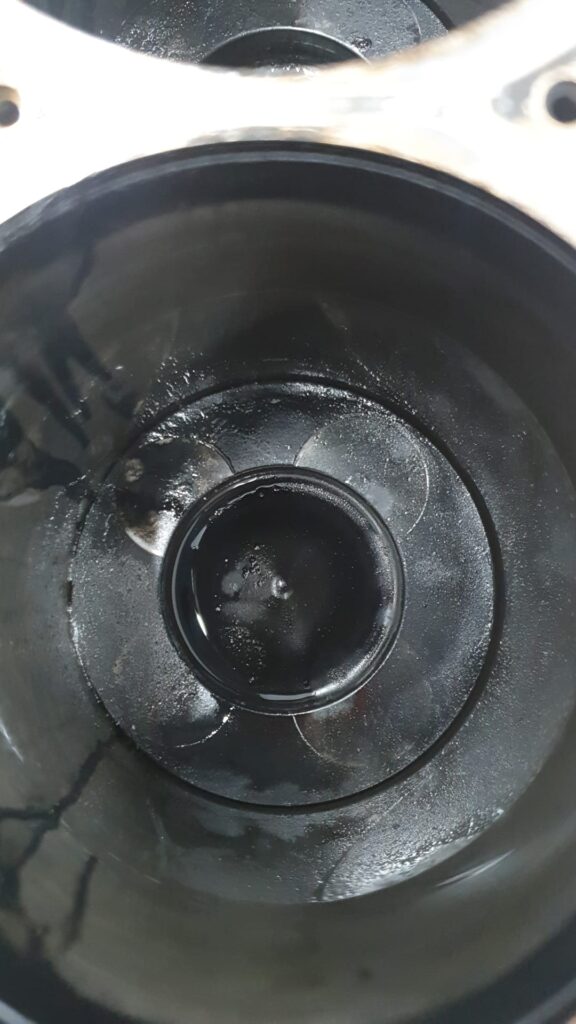 Aufgeschlagene Ventile auf den Kolben beim N57 _2