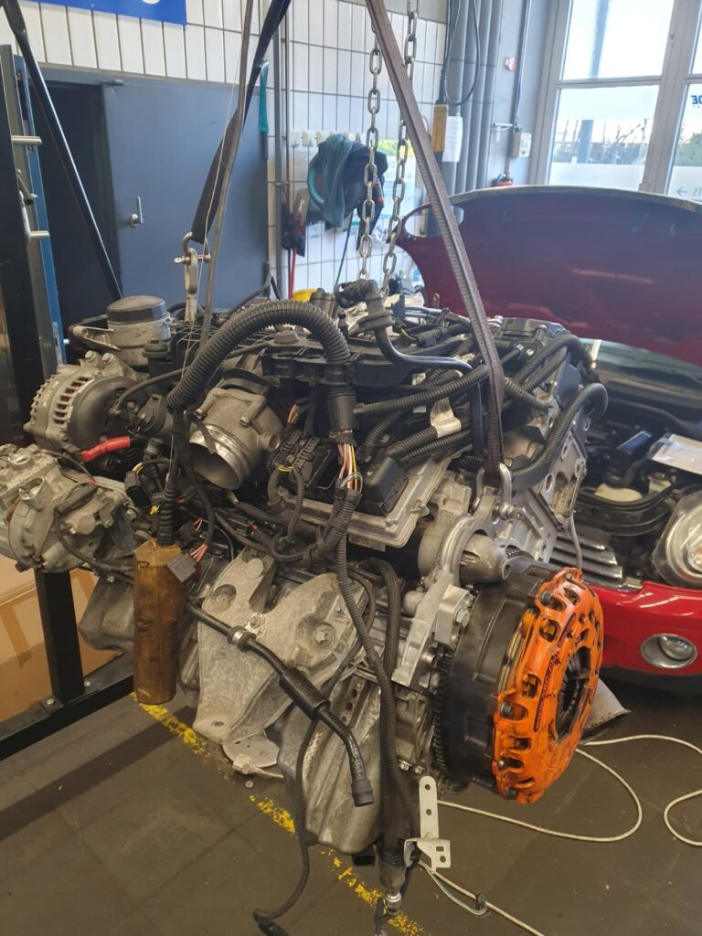 Fertiger Motor N55B30 für den BMW 135i