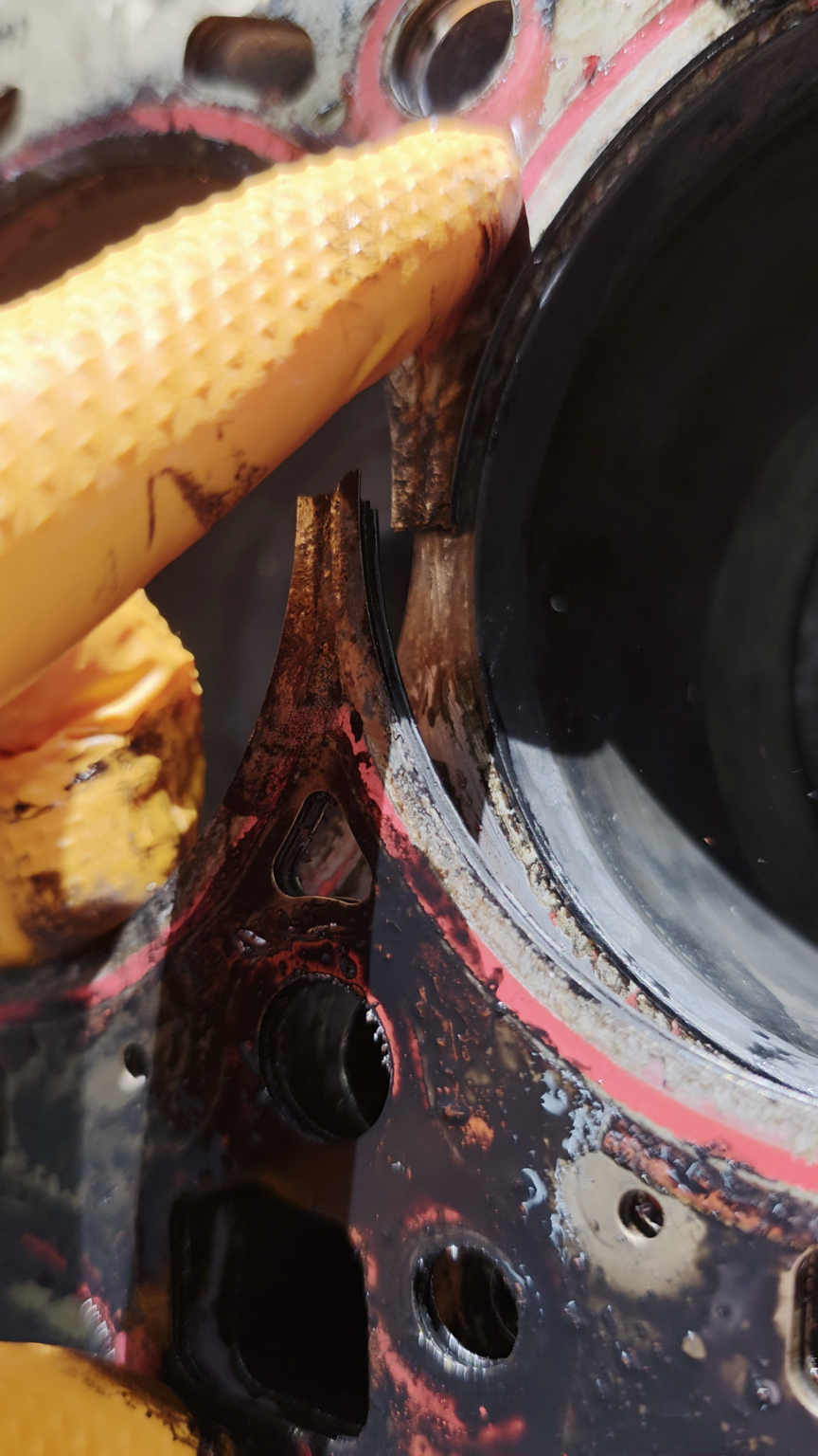 Gebrochene Zylinderkopfdichtung beim B47 D20