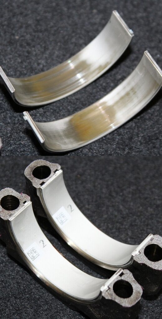 Oben Alte Pleuellagerschalen und unten Neue Pleuellagerschalen