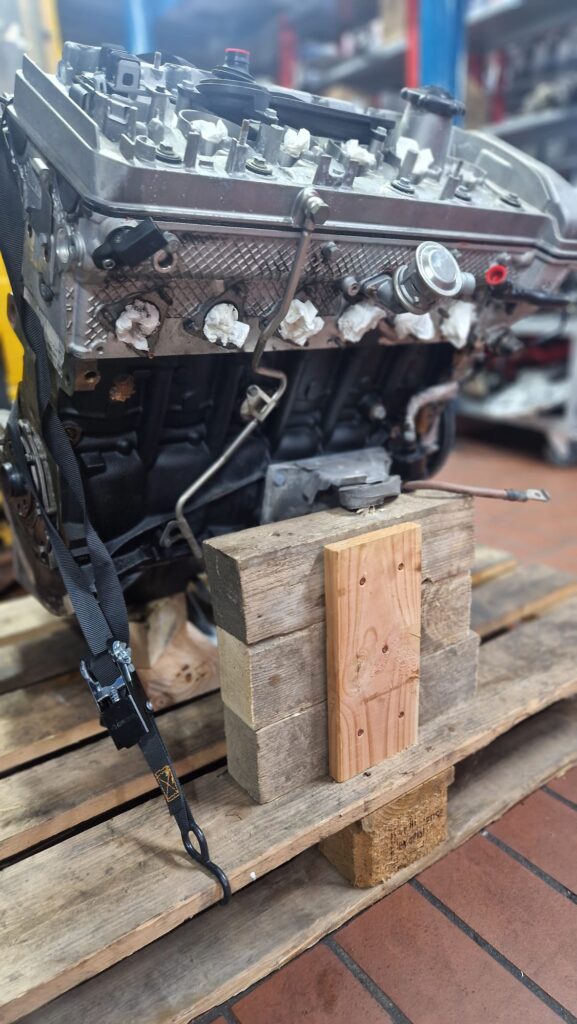 eine Art, wie man den Motor sicher verpacken kann.